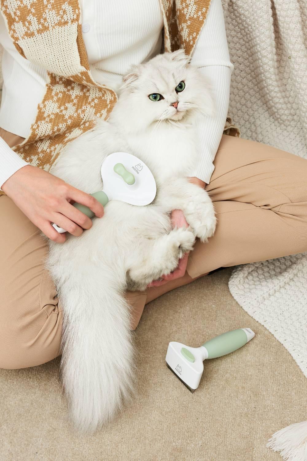 Michu Cream Pet Brush - Gentle and Effective Grooming for Dogs and Cats