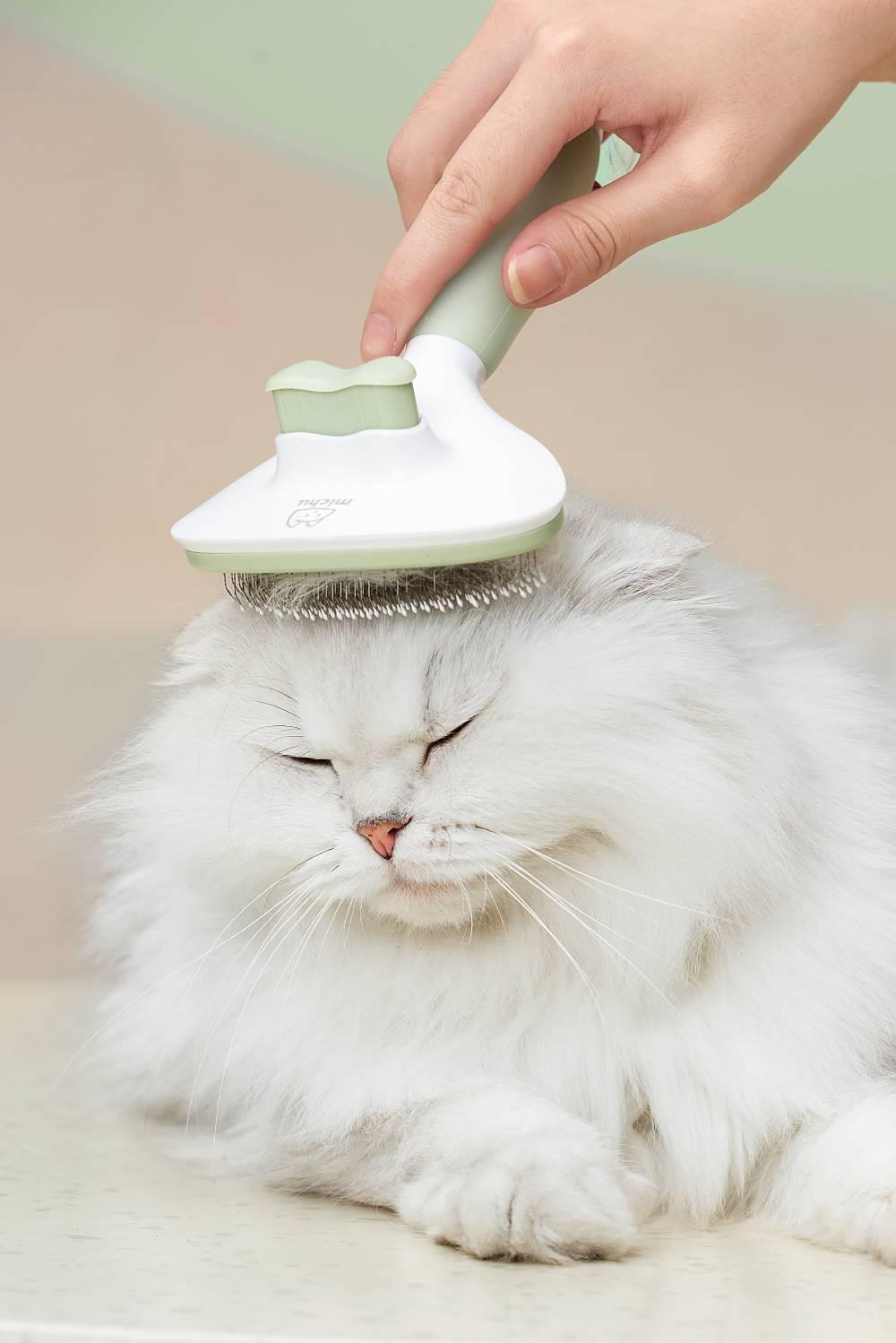 Michu Cream Pet Brush - Gentle and Effective Grooming for Dogs and Cats